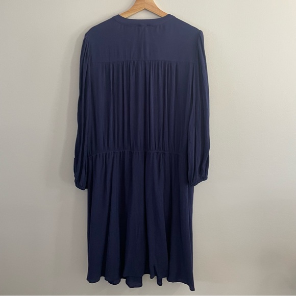 Reitmans Navy Dress with White Embroidered Details - Picture 4 of 4